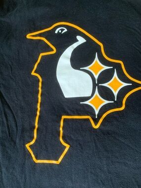 Pittsburgh Teams Penguins Pirates Steelers Graphic T-Shirt Black Yellow Tee L